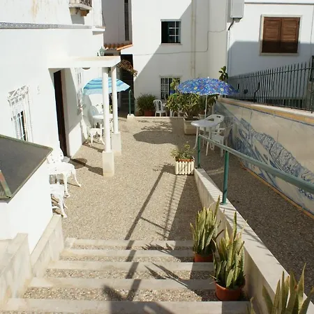 بيت ضيافة Vila Emilia *